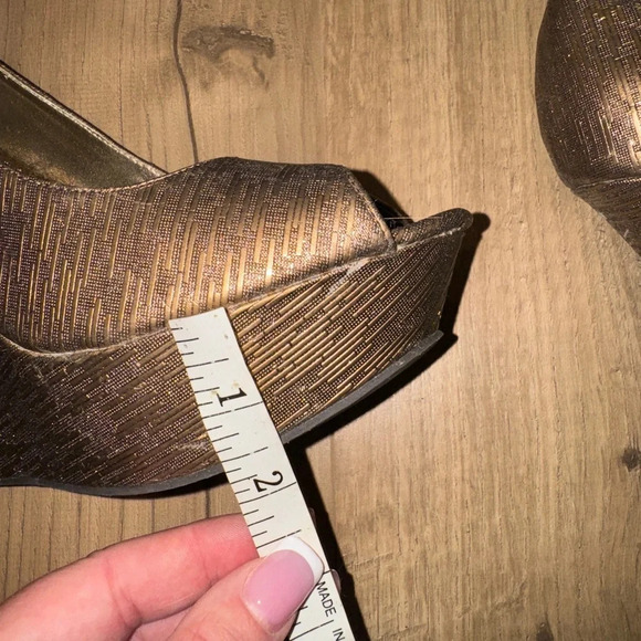 Steve Madden Gold Silver Metallic Elsi Wedges 8 - Picture 7 of 8